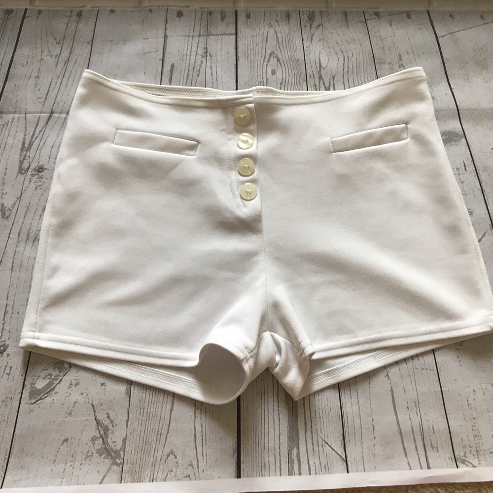 Stretchy white tennis style shorts with buttons